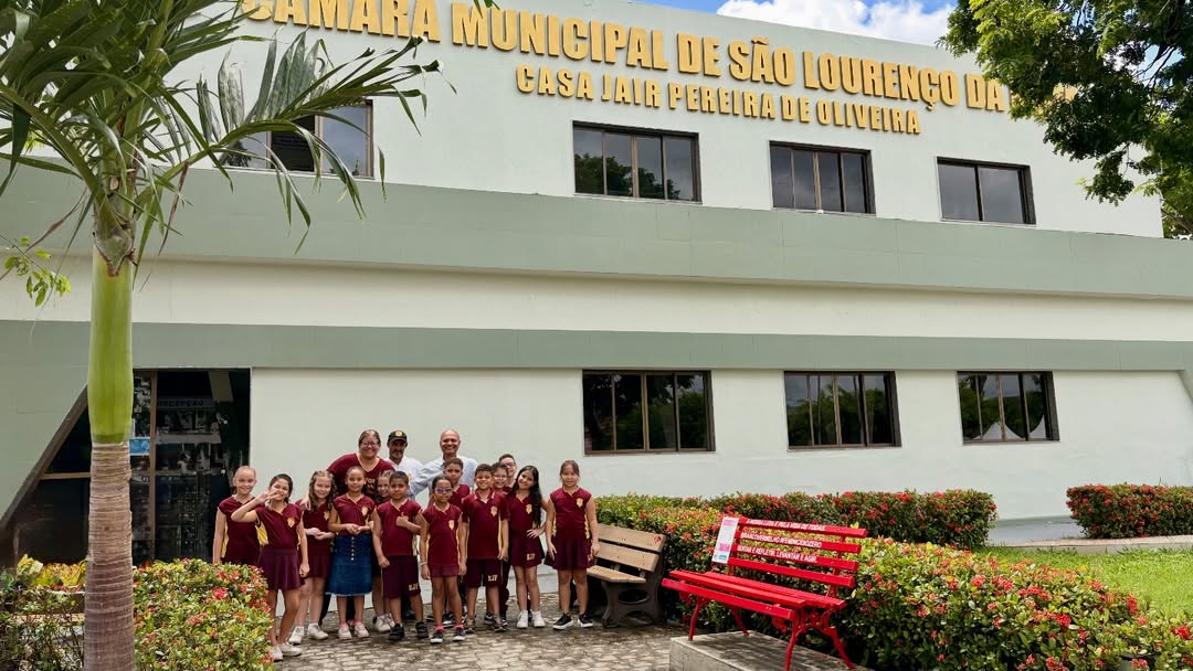 Câmara Municipal recebe visita dos estudantes do Educandário Joaquim Freire