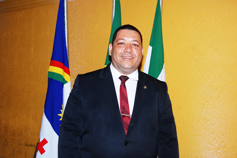 Cícero Pinheiro toma posse como presidente da Câmara de Vereadores de São Lourenço da Mata