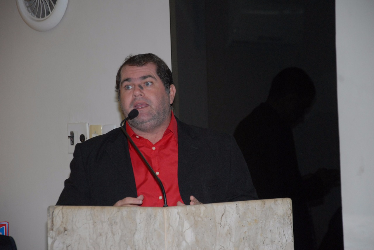 Líder de Governo pede serviços de infraestrutura