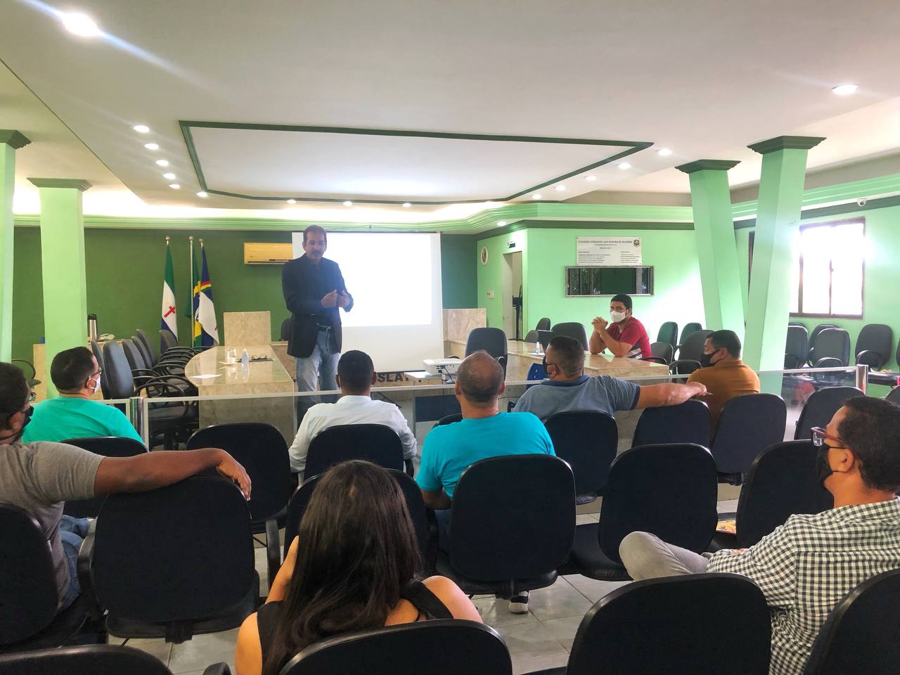 Procurador-geral realiza apresentação do Regimento Interno aos vereadores