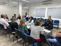 Representando o Poder Legislativo, presidente Leonardo participa de reunião sobre a implantação da Política de Paz nas escolas