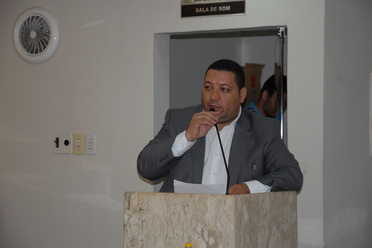 Veículos em situação de abando em via pública serão recolhidos