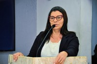 Vereadora Irmã Glauba propõe melhorias de sinalização e segurança viária em bairros do município