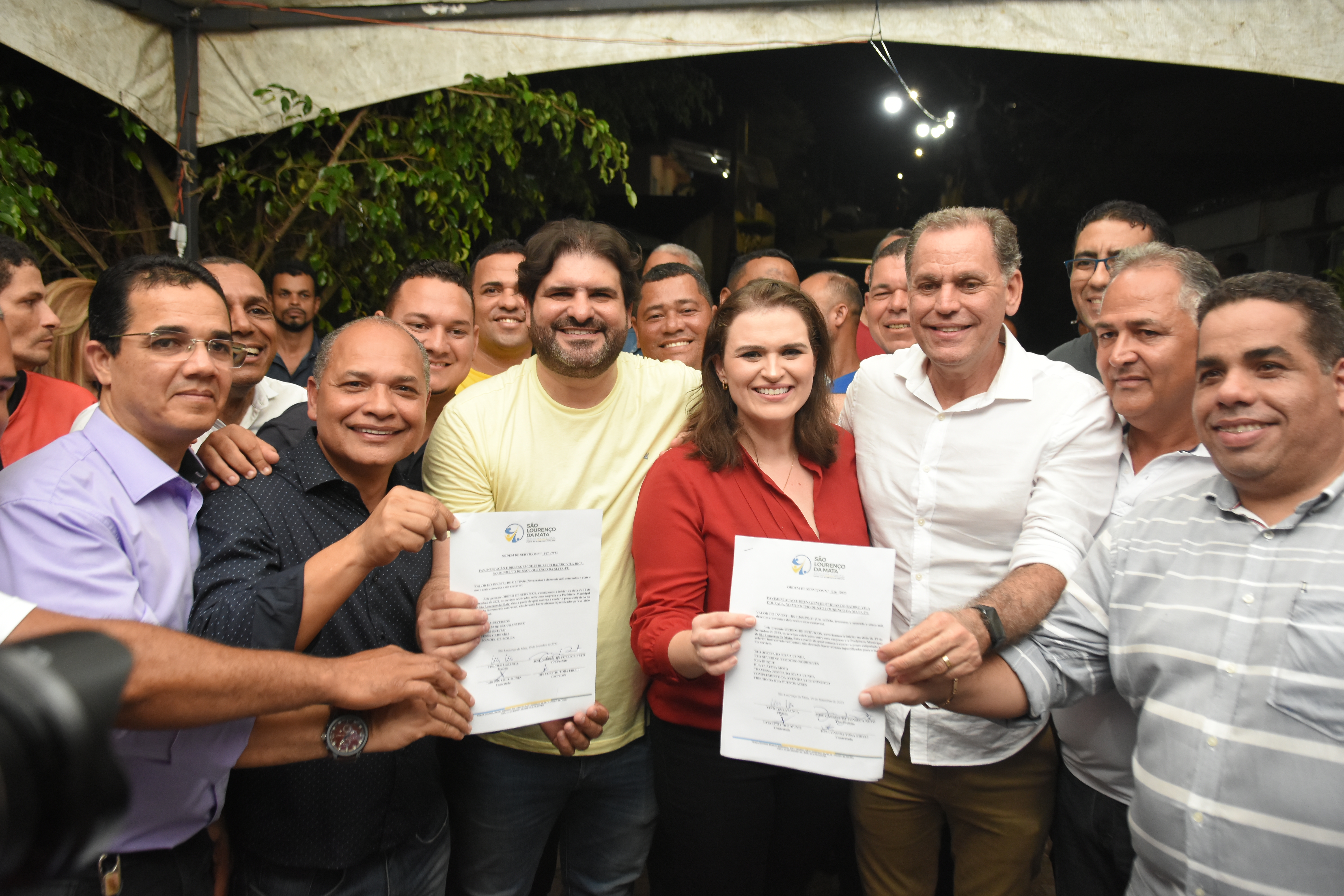 Vereadores acompanham assinatura de ordem de serviço para obras nos bairros de Vila Rica e Vila Dourada