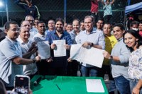 Vereadores acompanham assinatura de ordens de serviços para obras em Chã da Tábua e Loteamento Metropolitano