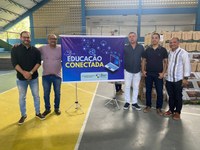 Vereadores acompanham entrega de computadores para todas as unidades da Rede Municipal de Ensino