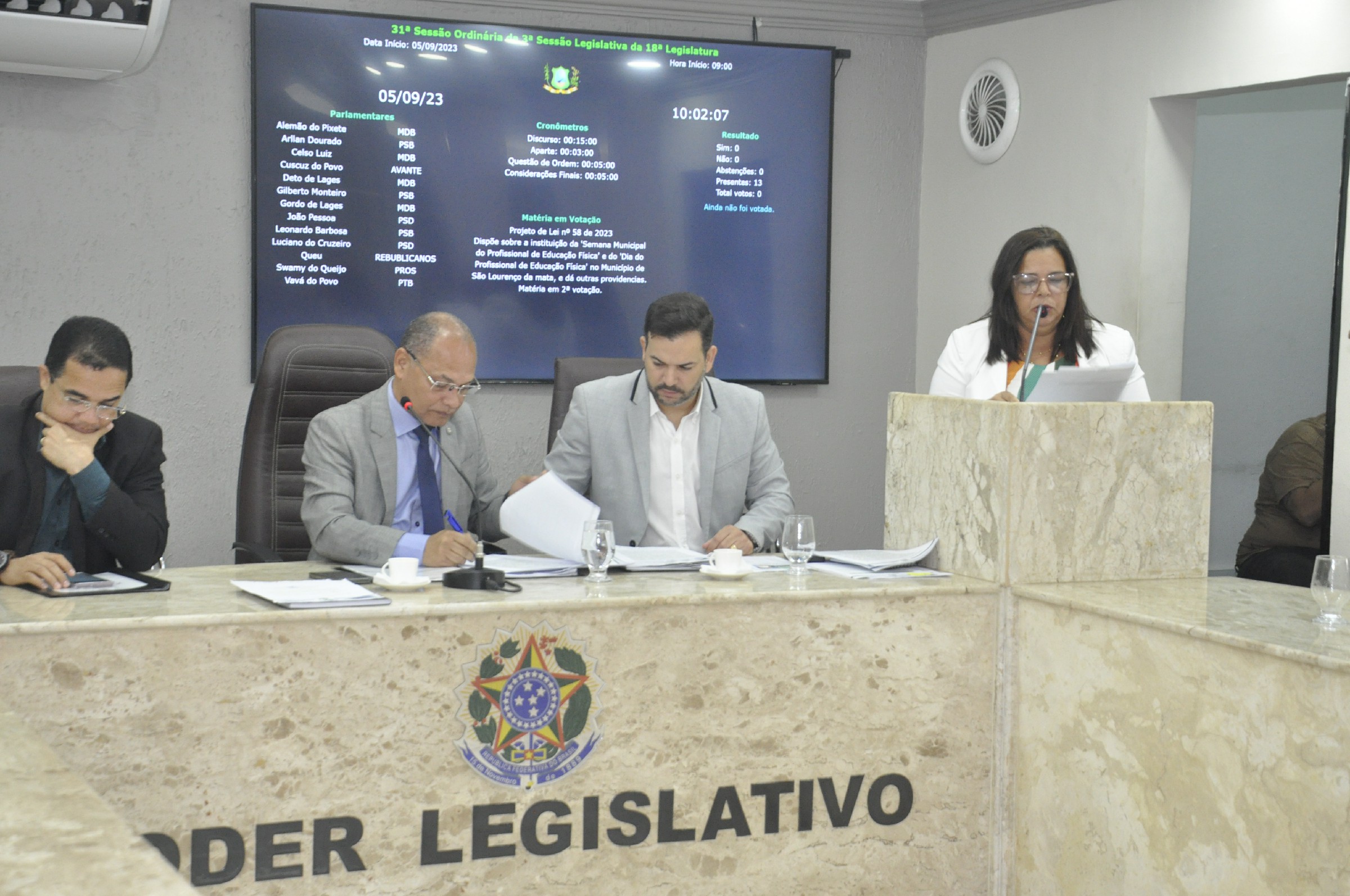 Parlamentares aprovam dois projetos de lei de autoria da vereadora Swamy do Queijo