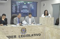 Parlamentares aprovam dois projetos de lei de autoria da vereadora Swamy do Queijo