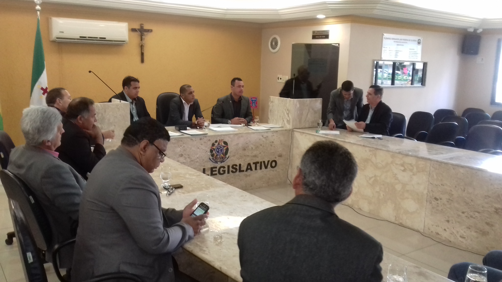 Parlamento aprova projetos e requerimentos para melhoria da cidade