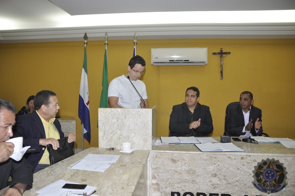 Quatro dos sete aprovados no concurso da Câmara tomaram posse, nesta quinta-feira (1) 